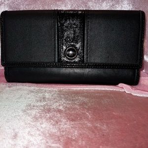 Coach checkbook wallet. Black.